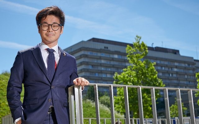 « À l’Assemblée, on me fait remarquer mes pointes d’accent suisse », reconnaît Joachim Son-Forget.