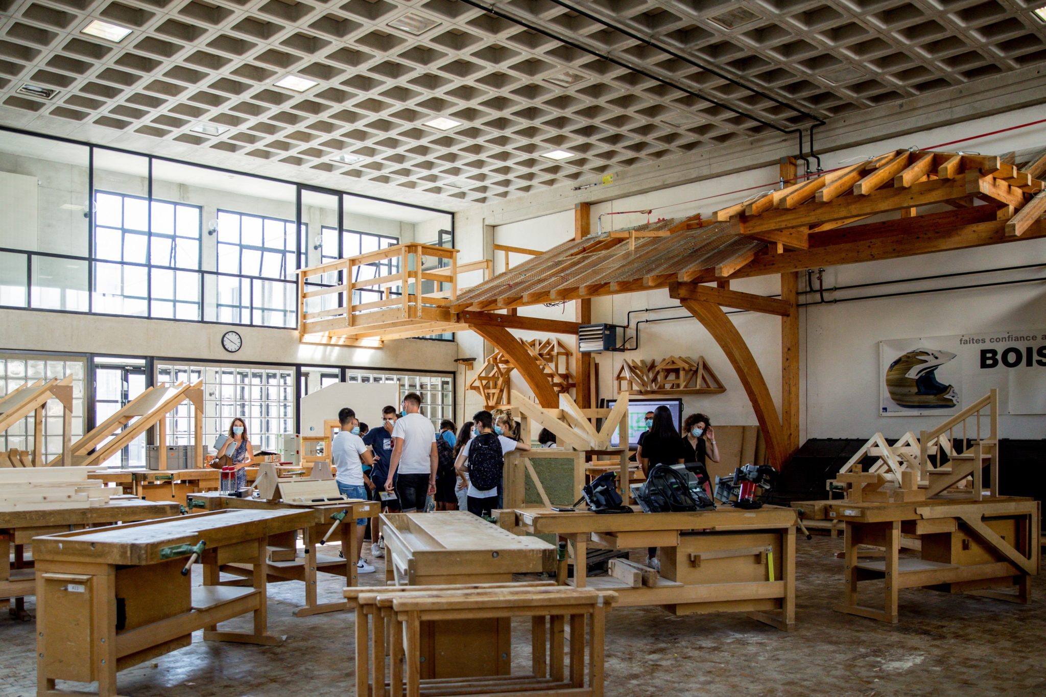 L'atelier des apprentis charpentiers vaudois à l'Ecole de la construction à Tolochenaz.